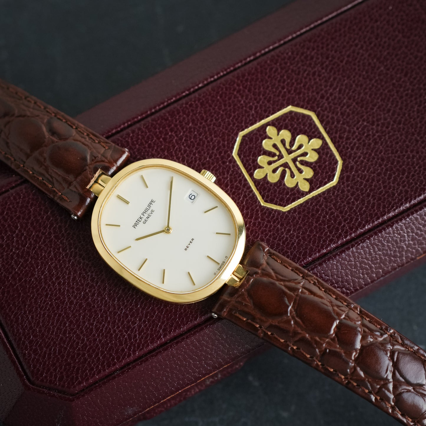 Patek Philippe Ellipse 18k yellow gold Double stamped Vintage 29mm quartz 3930J