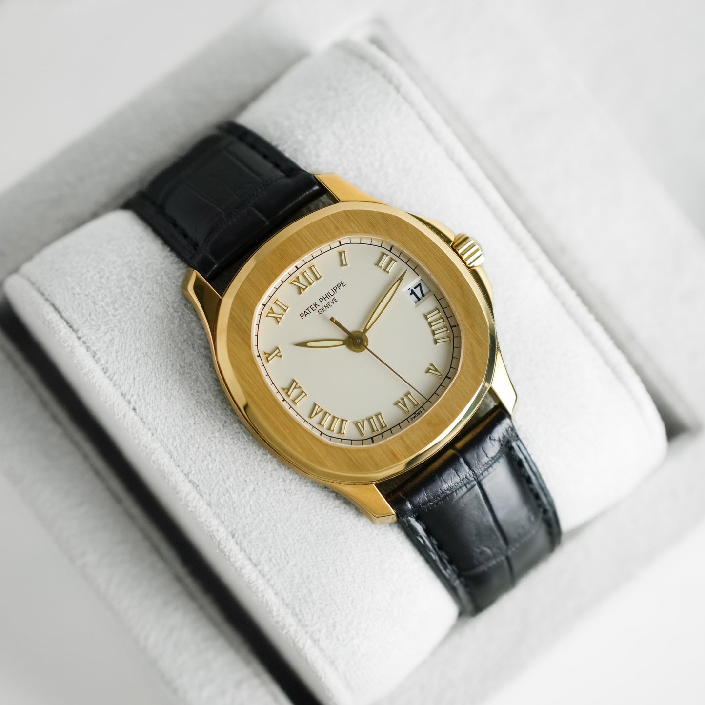 Patek Philippe Aquanaut 18k Yellow Gold 36mm 5060J