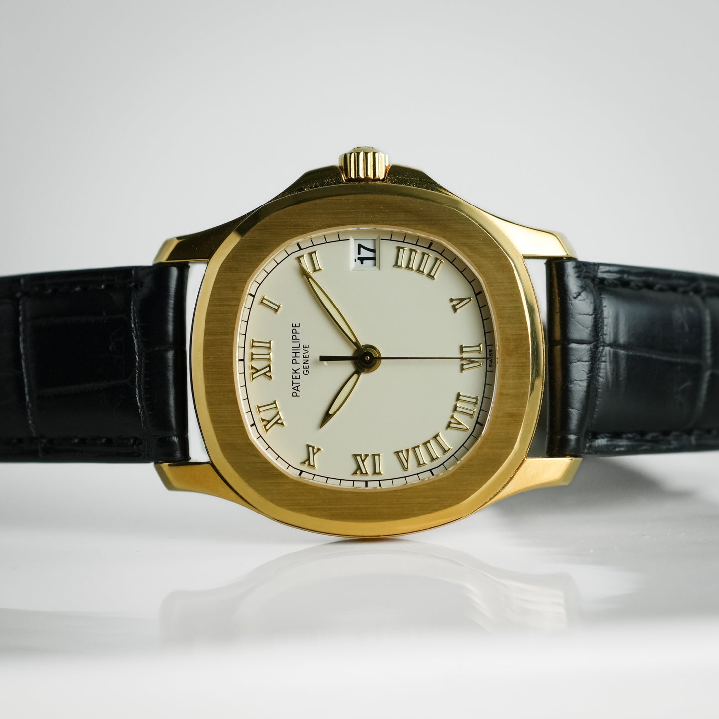 Patek Philippe Aquanaut 18k Yellow Gold 36mm 5060J
