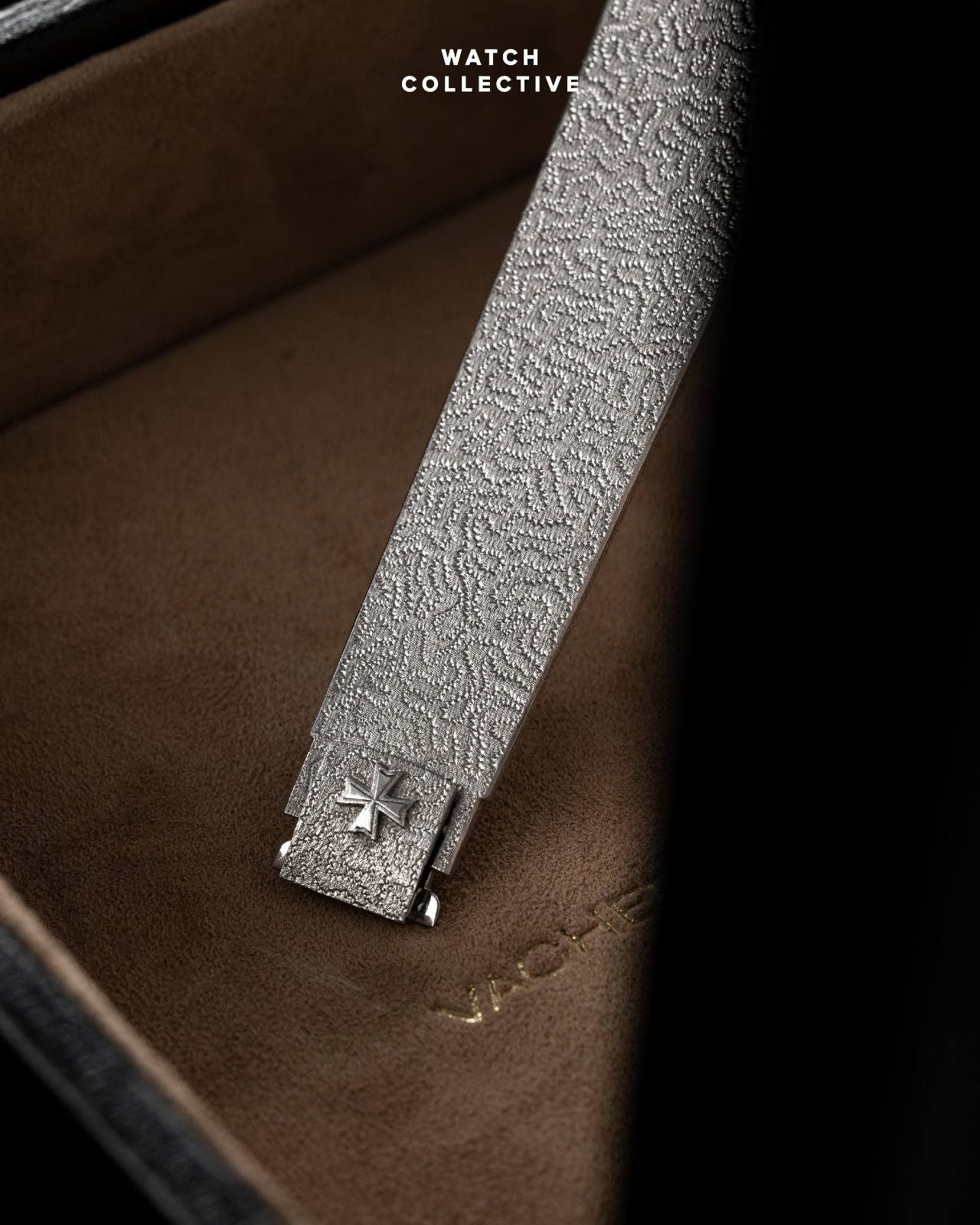 Vacheron Constantin 18k White Gold Integrated bracelet onyx dial 33002BC