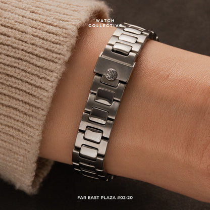 Patek Philippe Lady Nautilus Stainless steel 28mm quartz 4700/1A